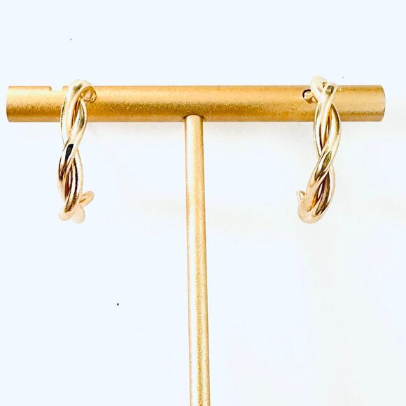 Gold hoop twist earrings - Picture 2 of 2